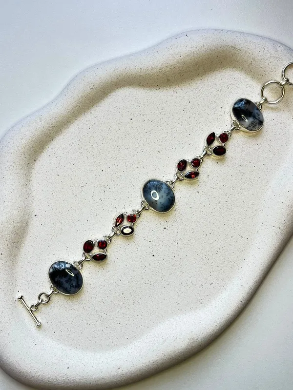 Pulseira dentrita e granadas 