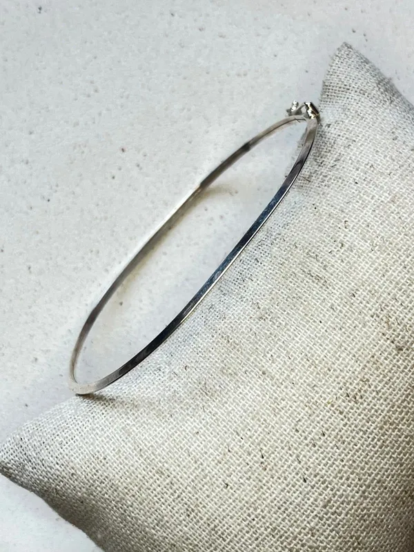 Bracelete fio quadrado fino 