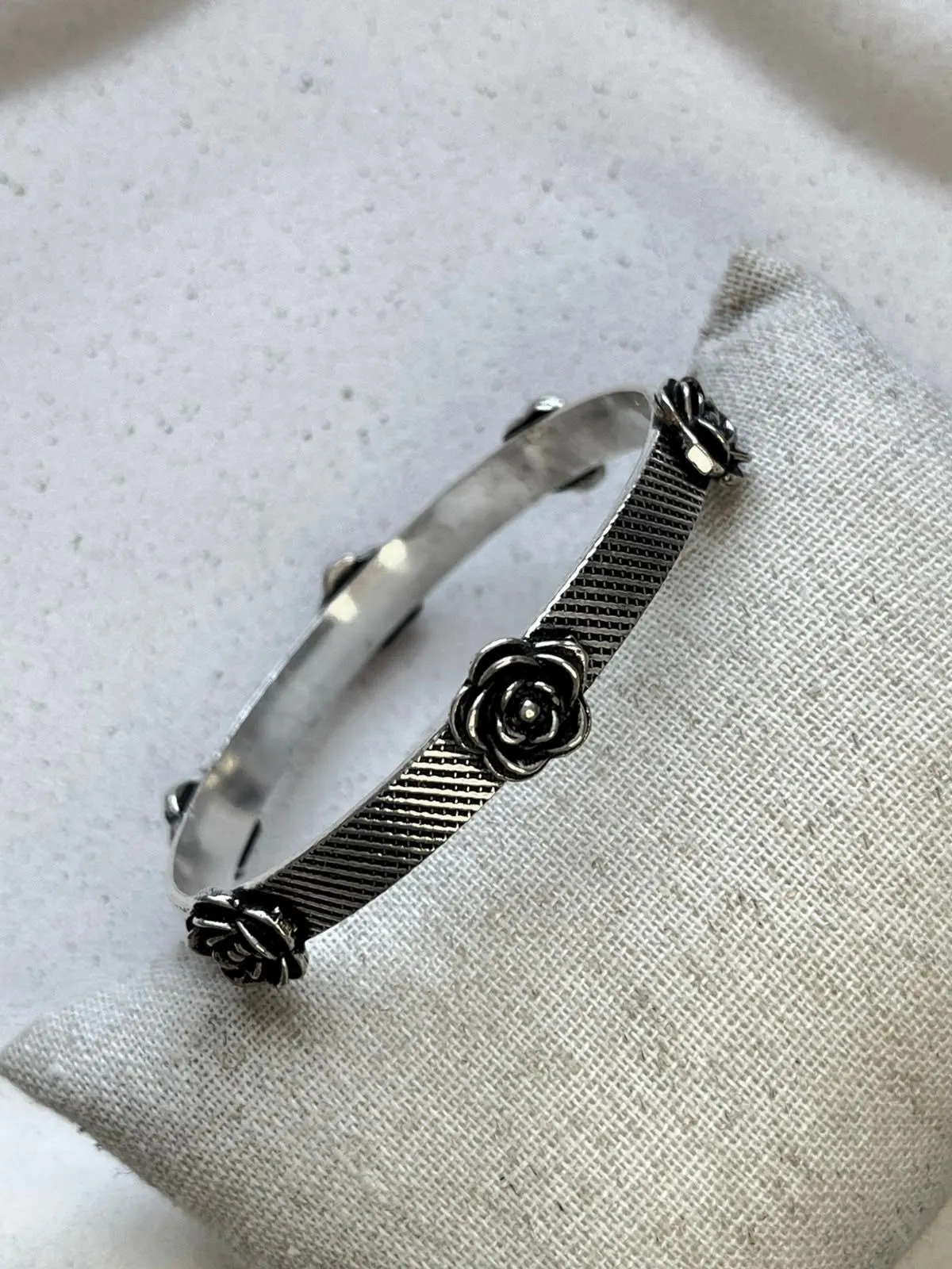 Bracelete rosas maciço fechado - 1
