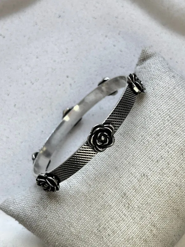 Bracelete rosas maciço fechado