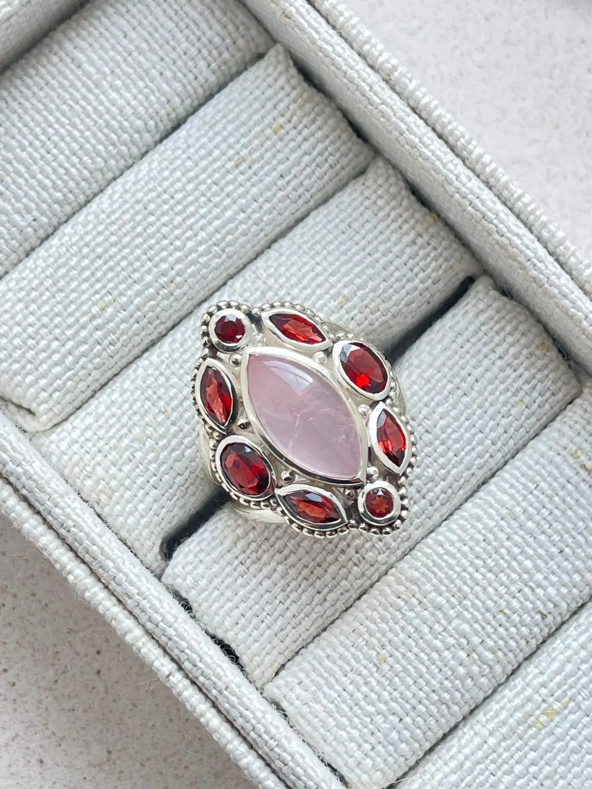 Anel quartzo rosa com granadas - 1