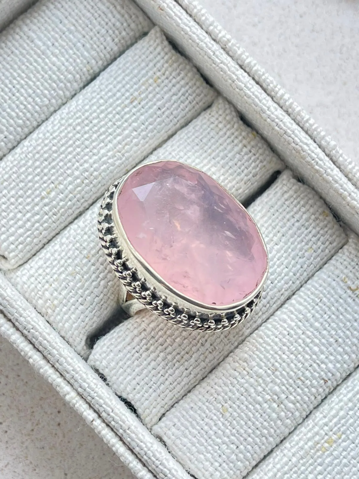 Anel quartzo rosa caixa trabalhada maxi - 1