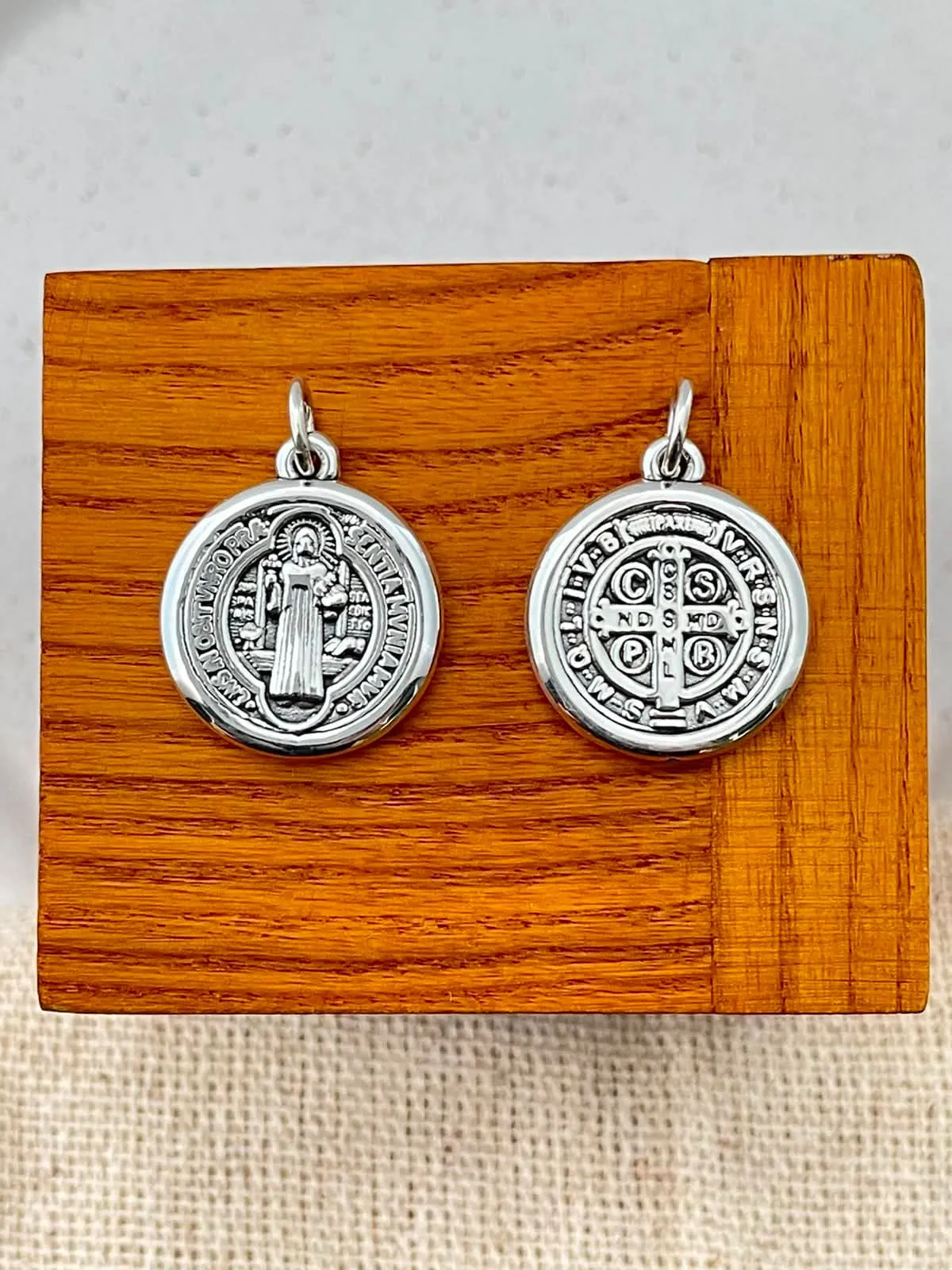 Pingente medalha São Bento Eletroformação  - 1