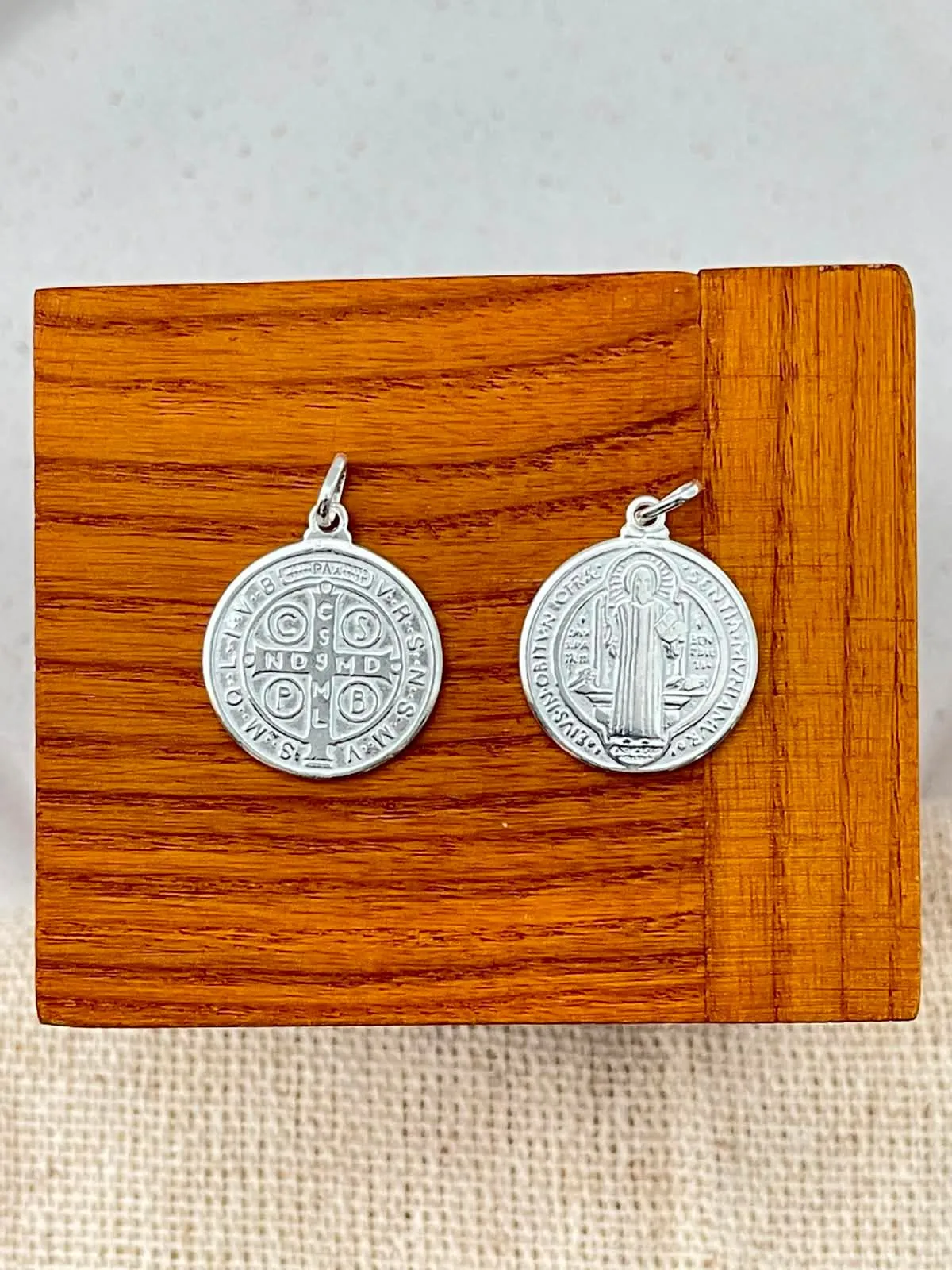 Pingente medalha de São Bento maciça  - 1
