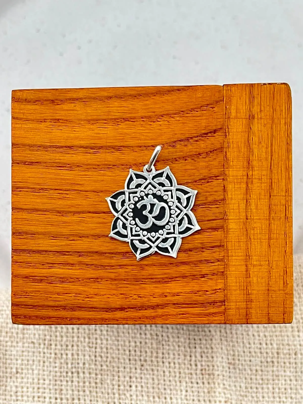 Pingente mandala OM envelhecido  - 1