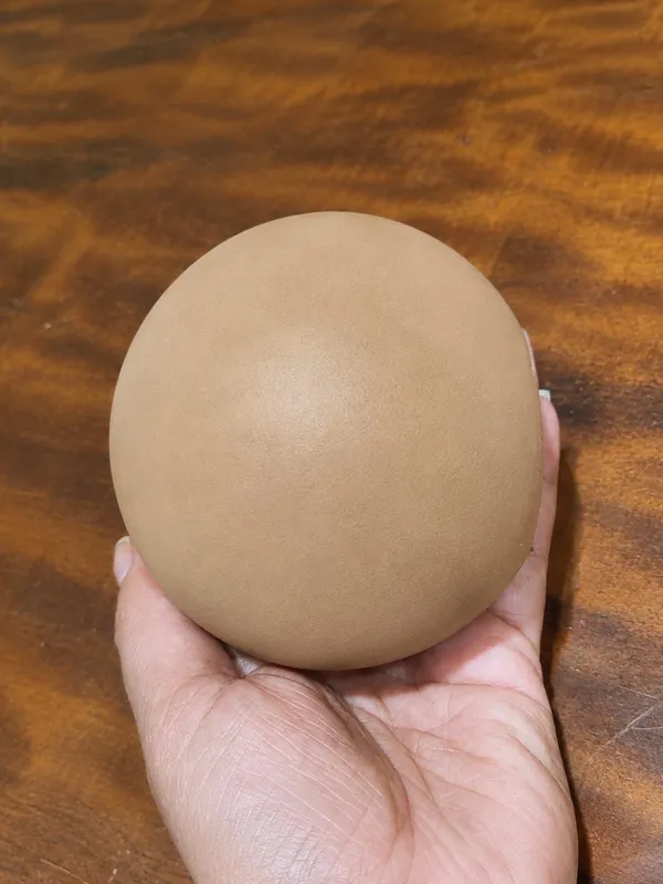 Esfera Decorativa em Cerâmica Cor Bege Fosco - imagem 2