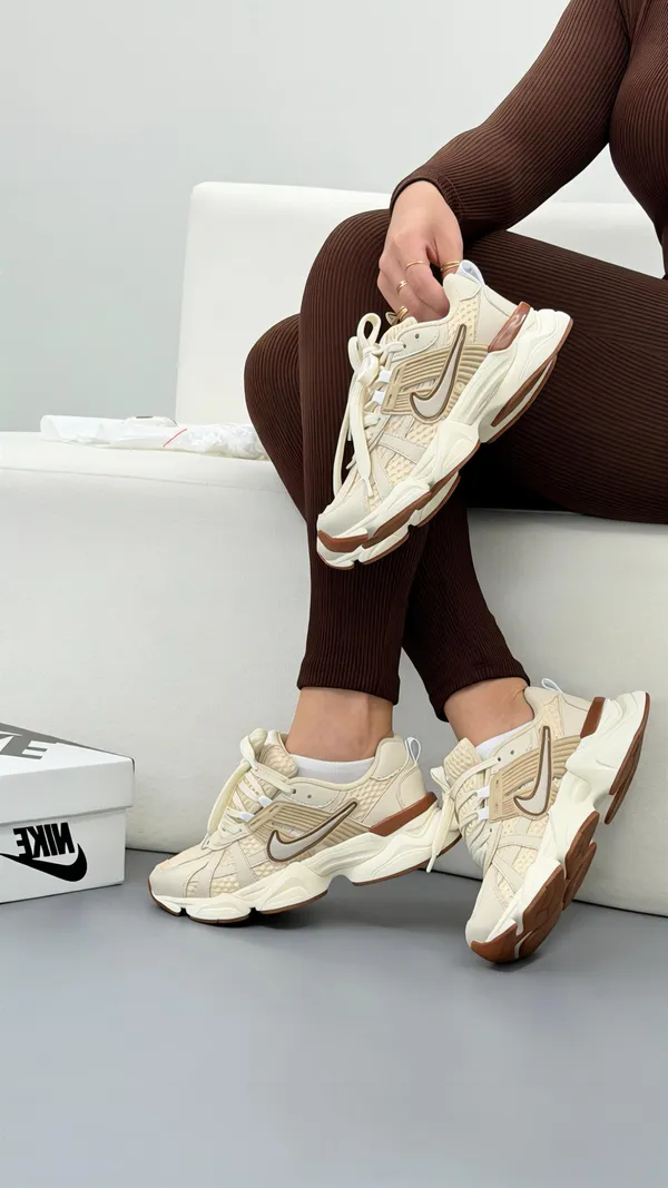 TÊNIS Nike V2K off
