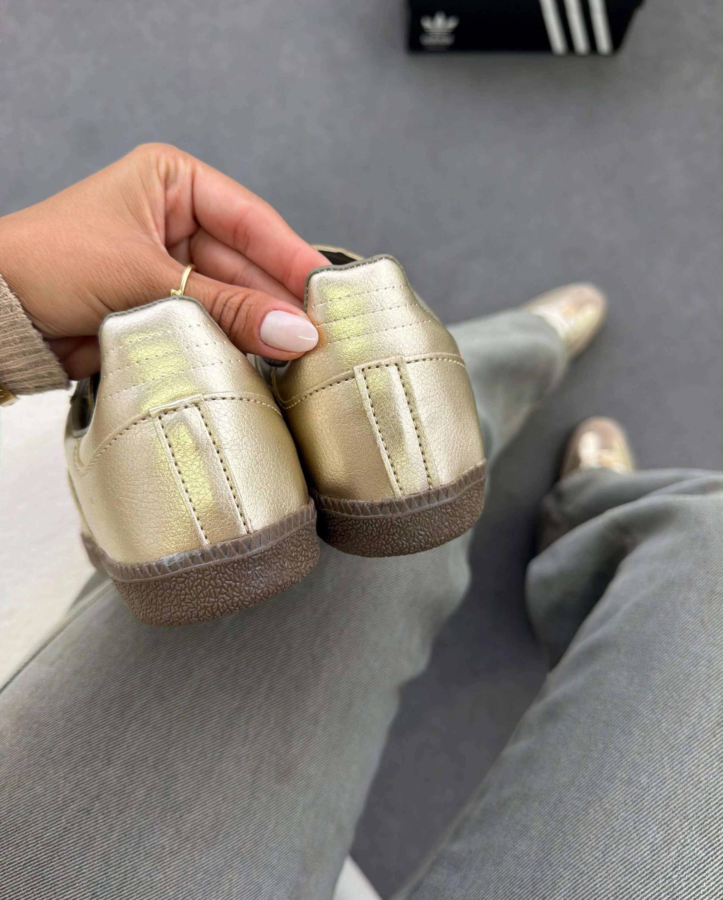 TÊNIS ADIDAS SAMBA OG DOURADO OFF - 1