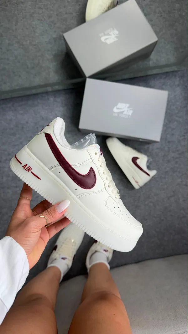TÊNIS AIR FORCE branco bordô