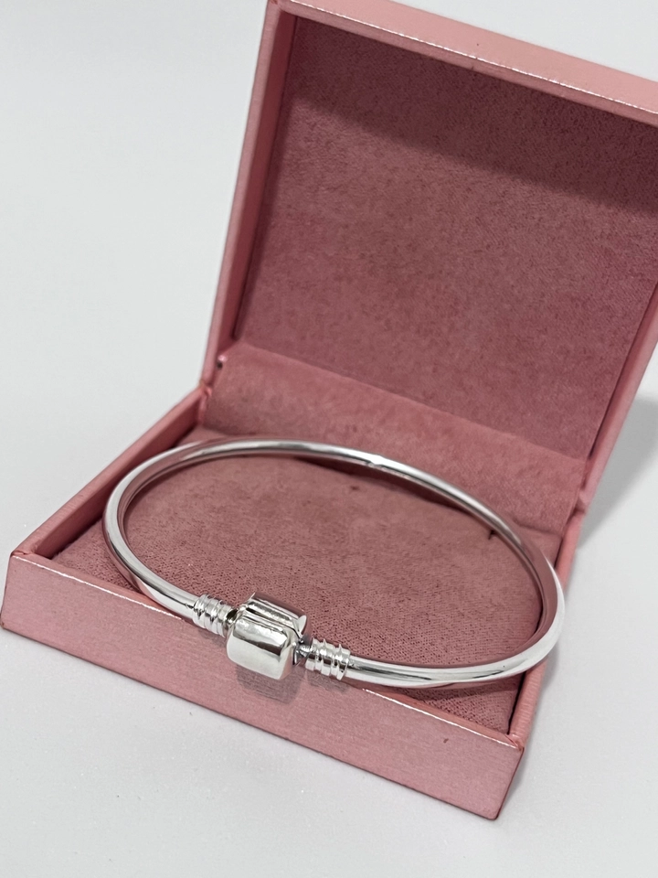 Bracelete rígido para berloques 