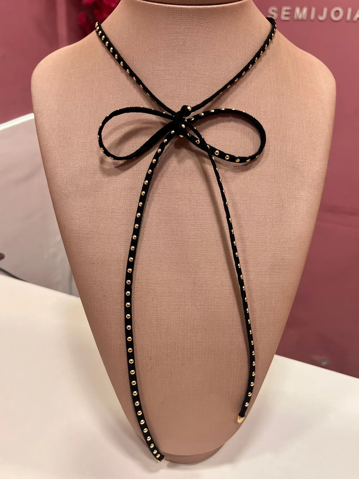 Colar choker longo várias amarrações courinho - 1