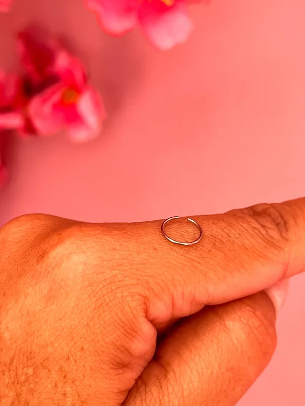 Piercing de argola em aço para o nariz