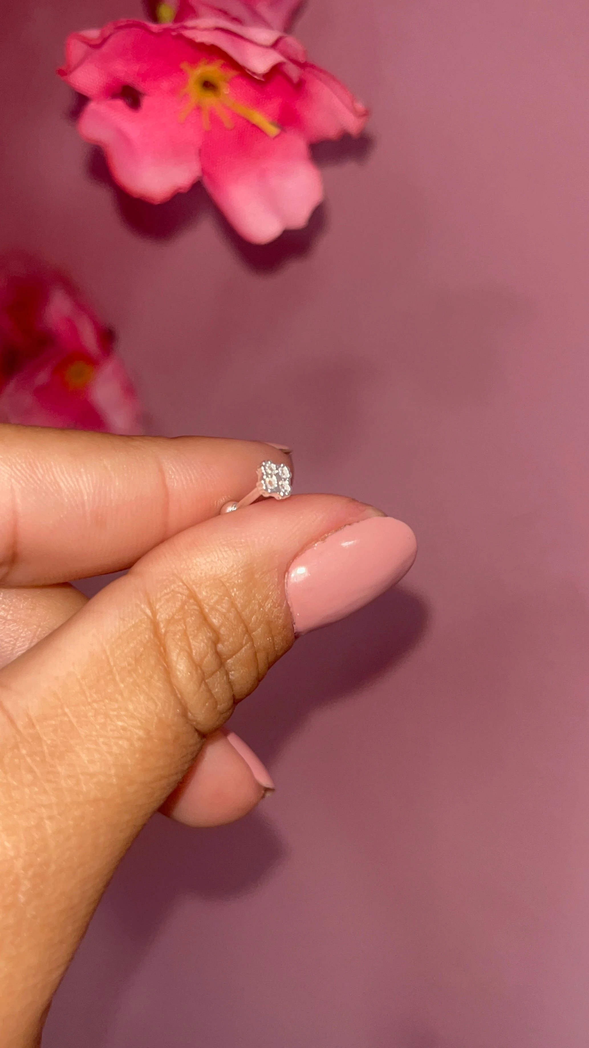 Piercing Trevo cravejado  - 2