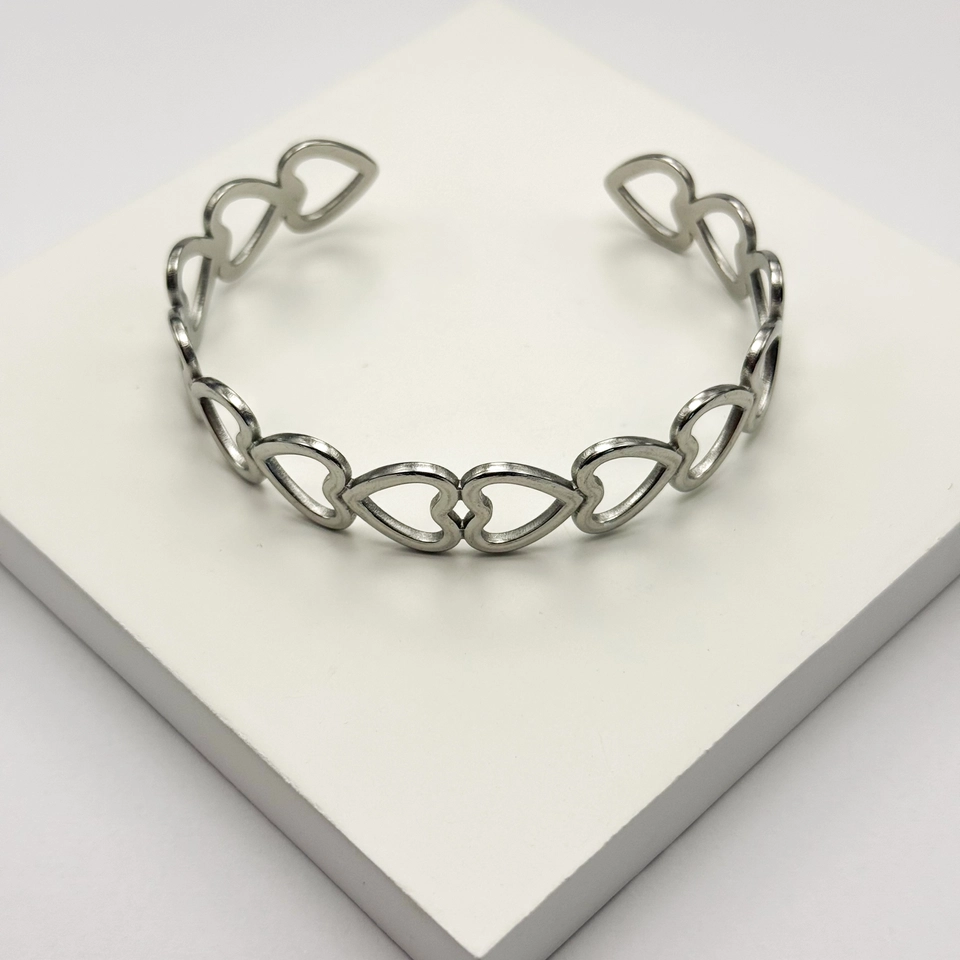 00007 - Bracelete corações vazados