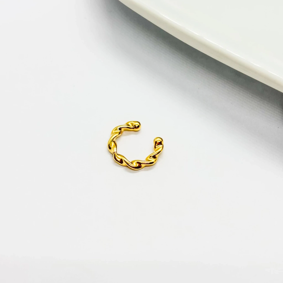 Piercing fake torcido
