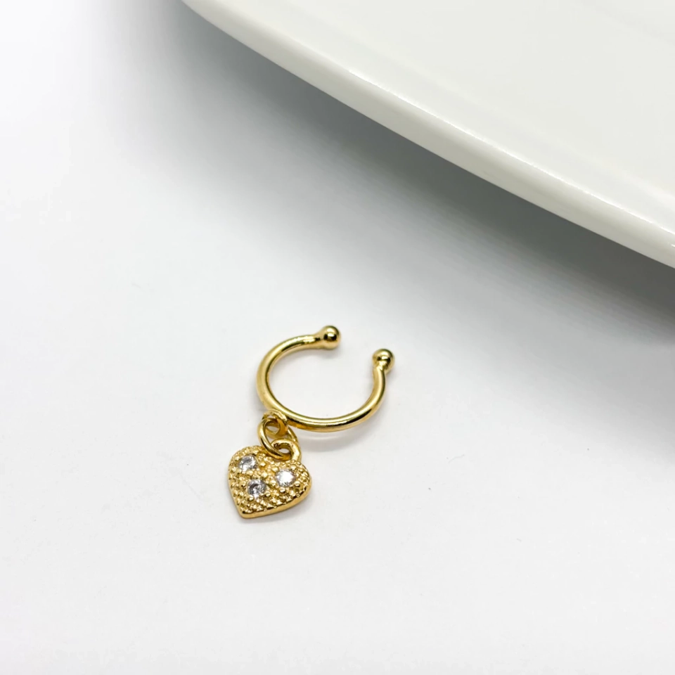 Piercing fake coração cravejado