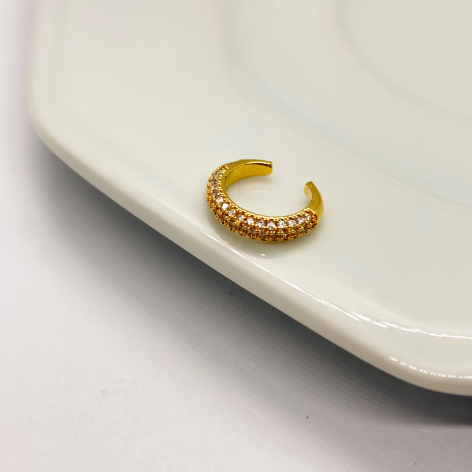 Piercing fake cravejado