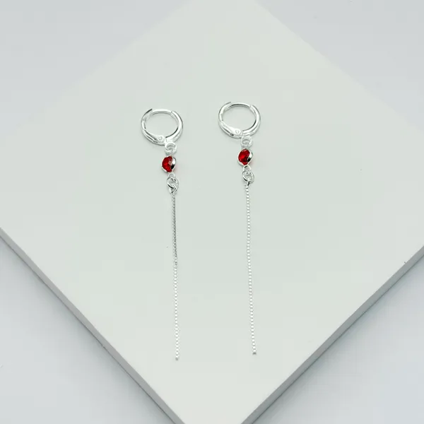 Argola fio com cristal vermelho