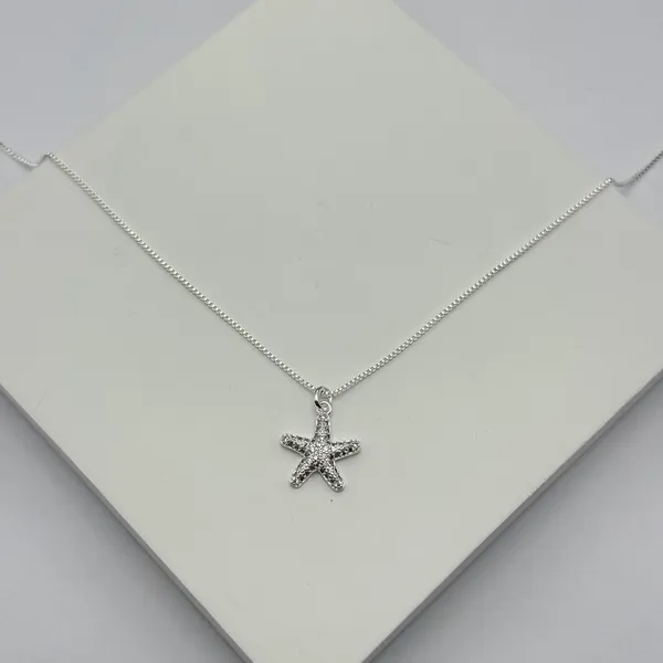 Colar estrela cravejada