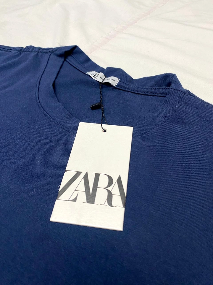 Camiseta Lisa - Zara - imagem 2