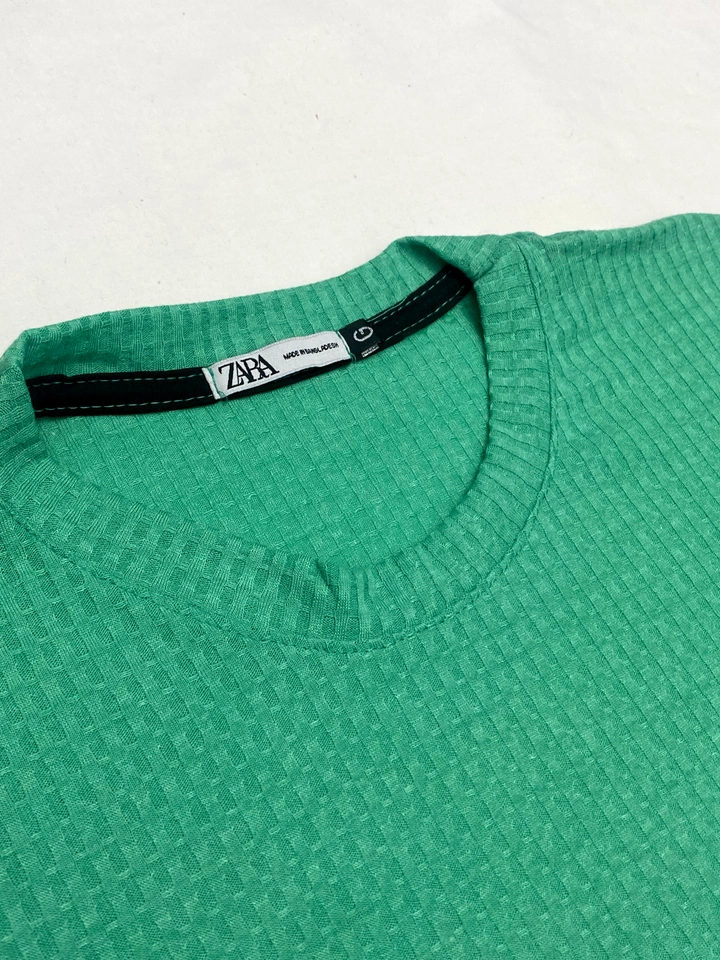 Camiseta Texturizada - Zara  - 2