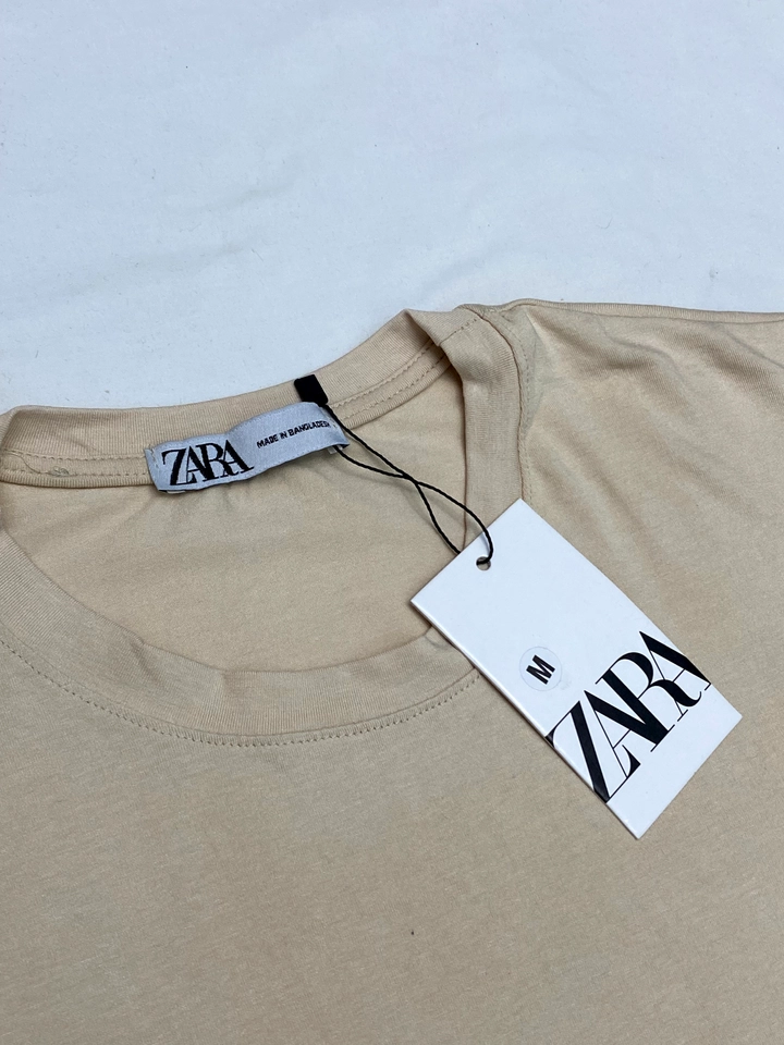 Camiseta Lisa - Zara - 2