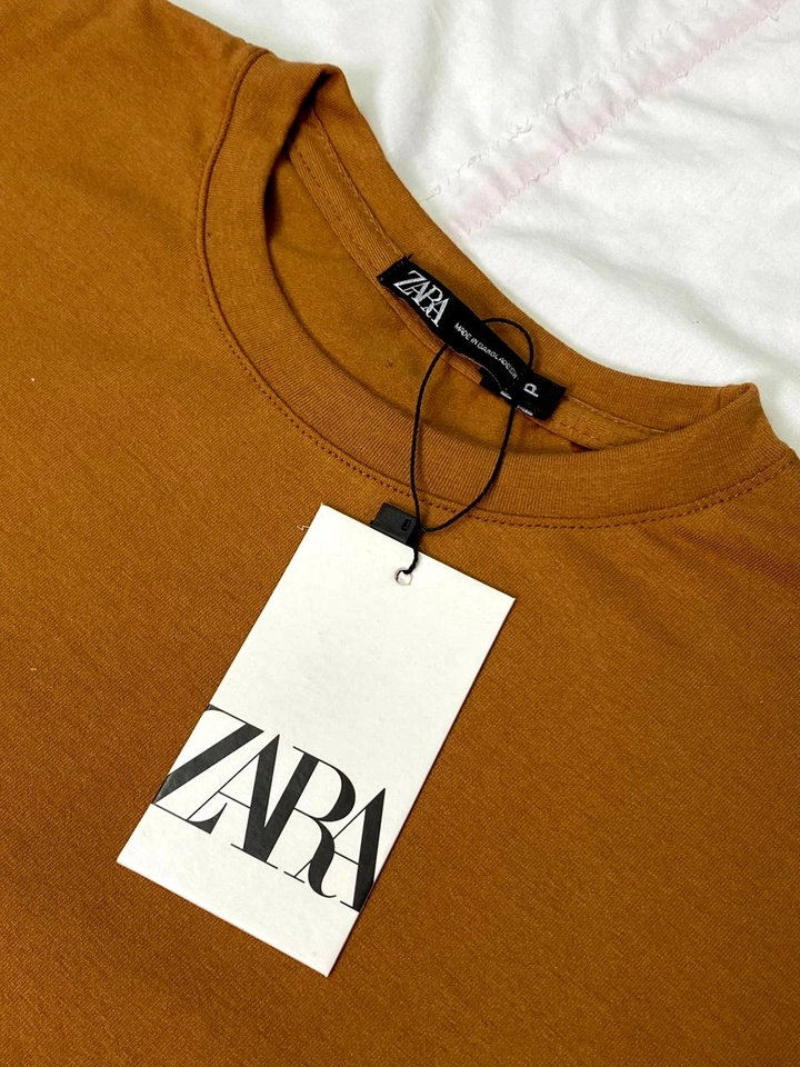 Camiseta Lisa - Zara - imagem 2