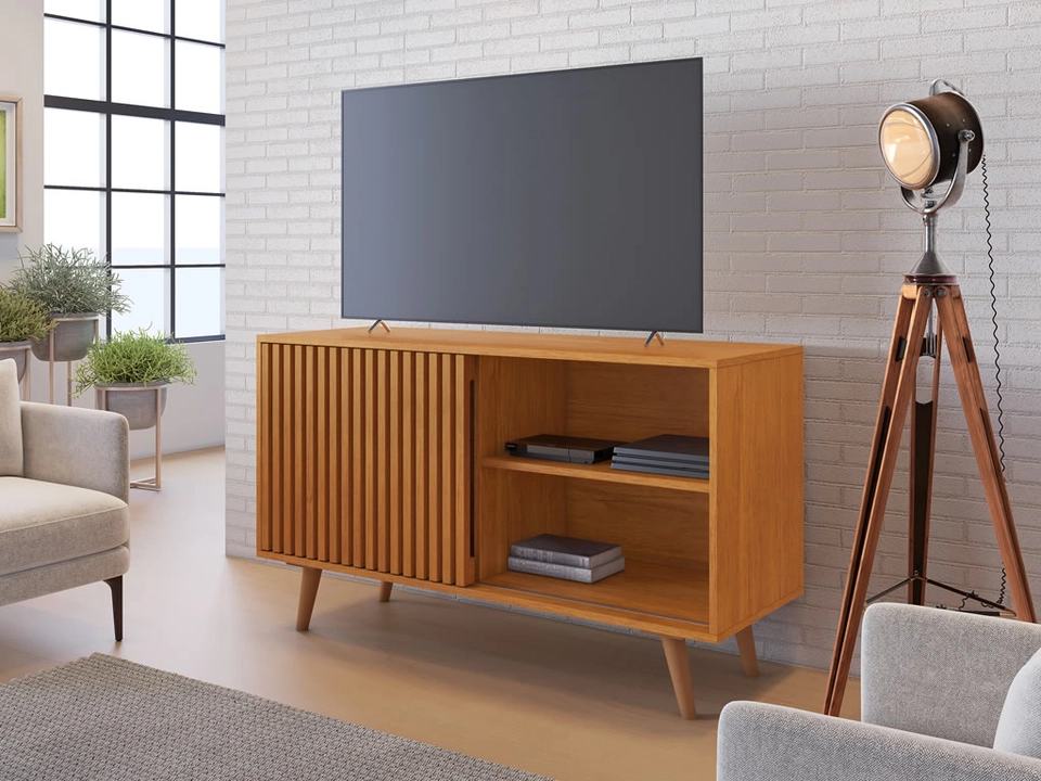Rack Carinho P/ Tv Até 43 Polegadas 1 Porta Ripada Deslizante 4 Pés Palitos De Madeira - Alt.: 64cm Larg.: 109cm Prof.: 38,5cm. - 2