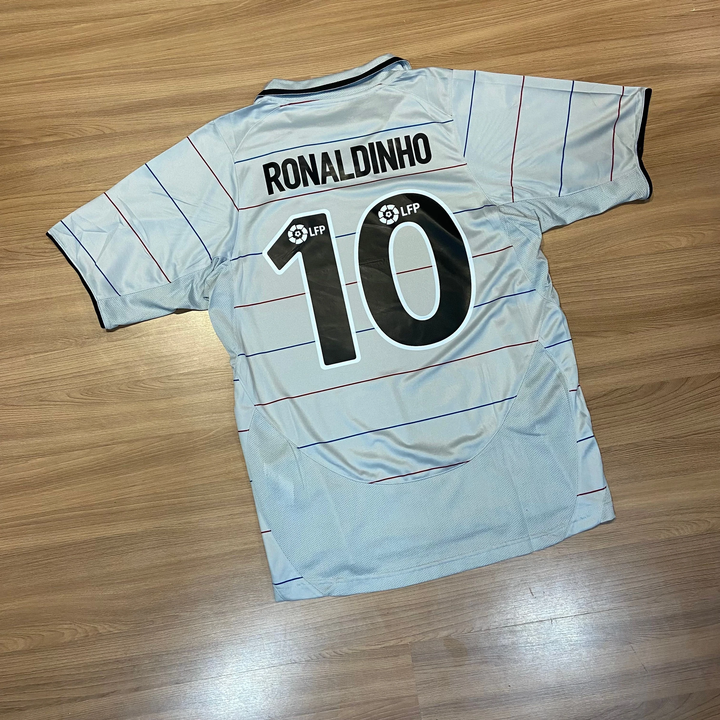 Barcelona Away 2003-04 - 1