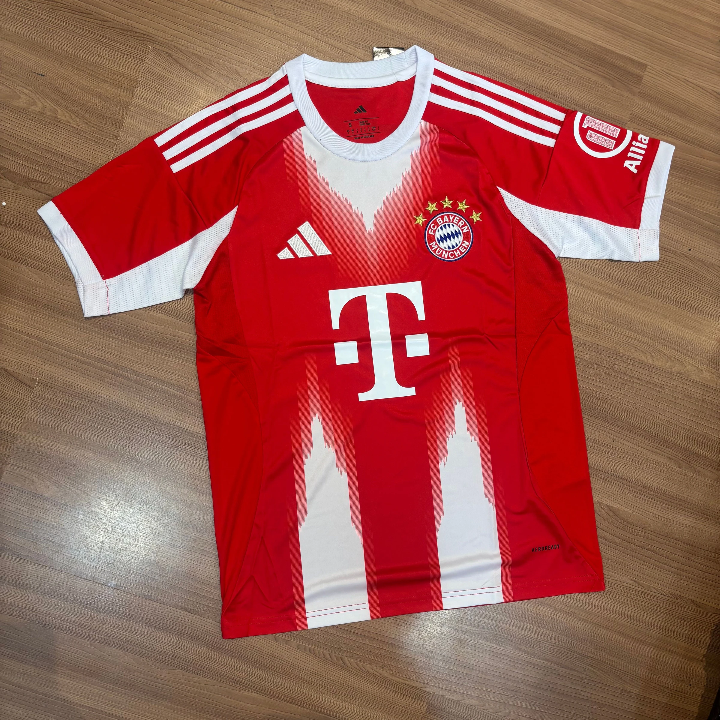 Bayern Casa 25/26 - 1