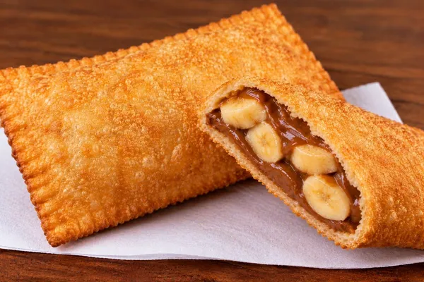 PASTEL DE BANANA COM DOCE DE LEITE