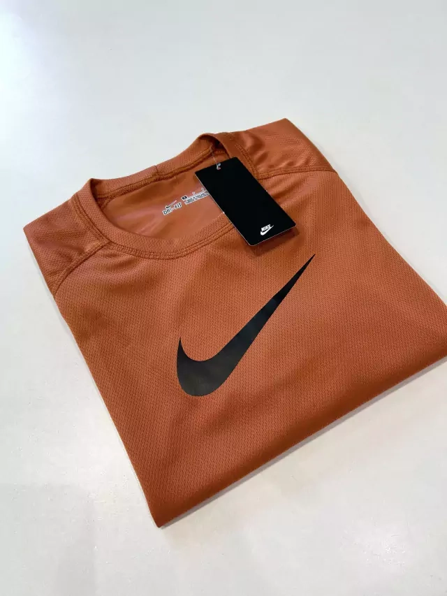 Camiseta Dri-Fit Nike Big - Marrom - imagem 4