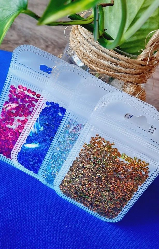 Kit 6 Paetês Holográficos Mix Prata Dourado Azul Vermelho - Tamanhos 1mm, 2mm e 4mm - Unhas, Resina e Artesanato ✨ - imagem 1