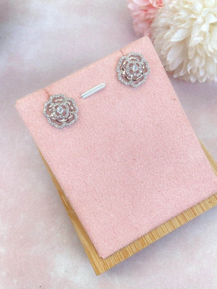 Brinco flor com strass - biju  - 1