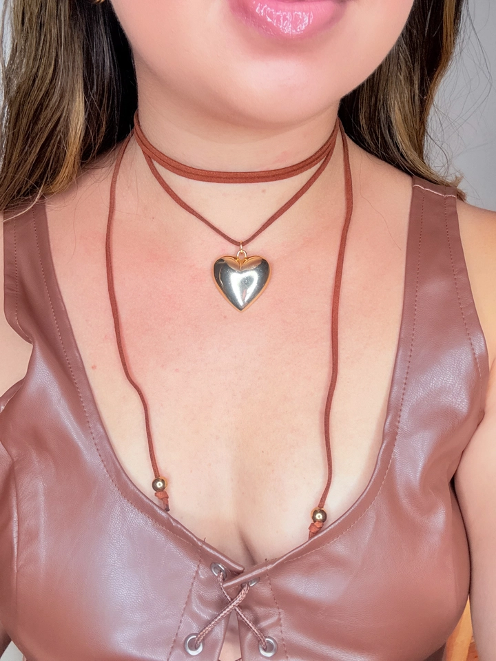 Choker coração fio marrom 