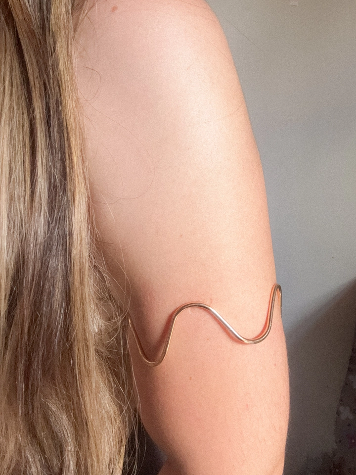 Bracelete para bíceps ondas  - 1