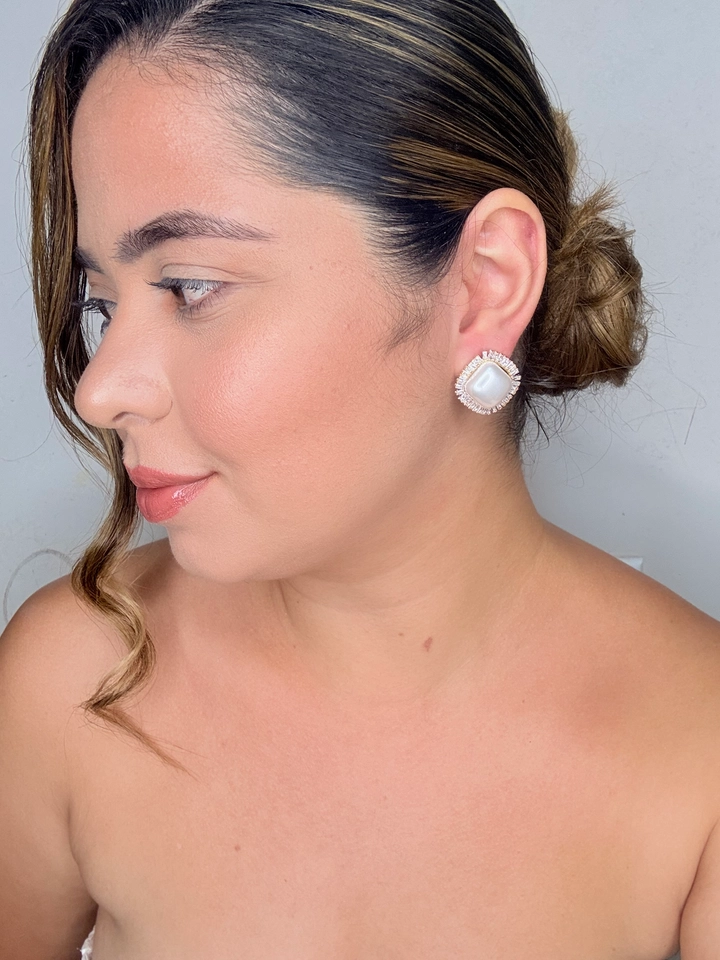 Brinco pérola com brilho - Biju  - 1