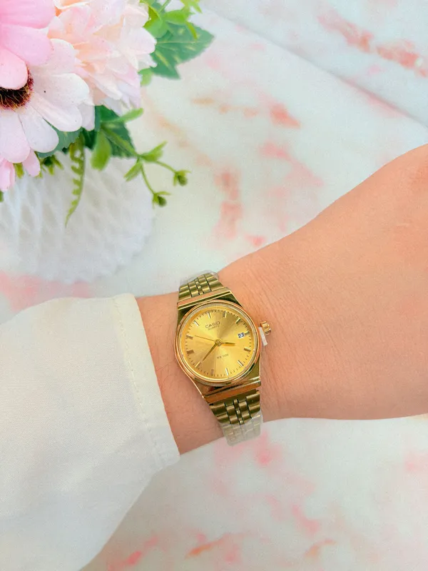 Relógio mini Casio - dourado 
