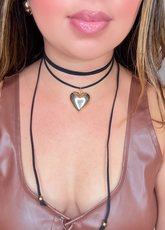 Choker coração fio preto 