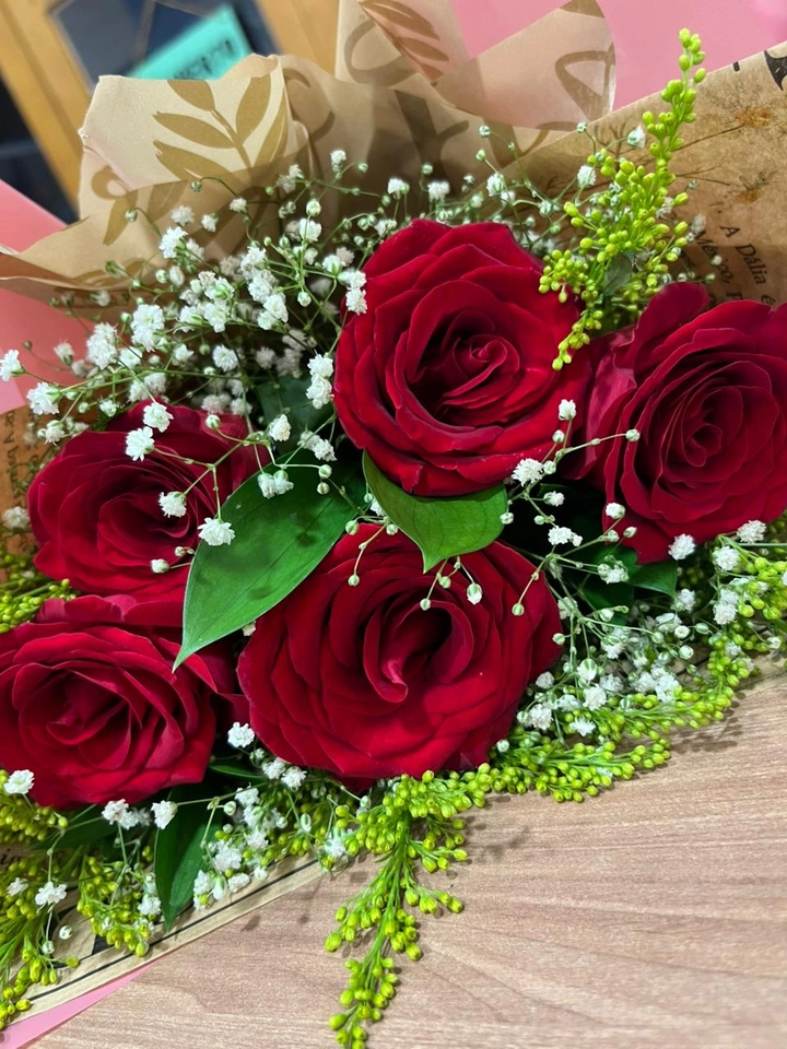 Buquê de 5 Rosas Vermelhas - 2