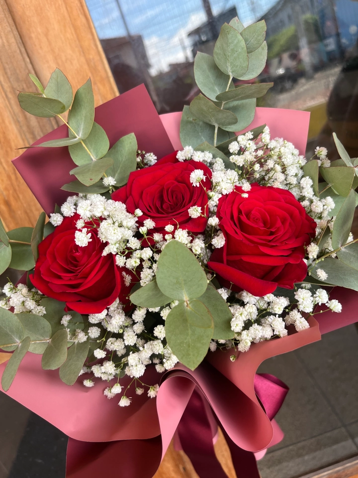 Buquê “Essência” (com 3 Rosas vermelhas importadas)  – Especial Dia das Mães - imagem 2