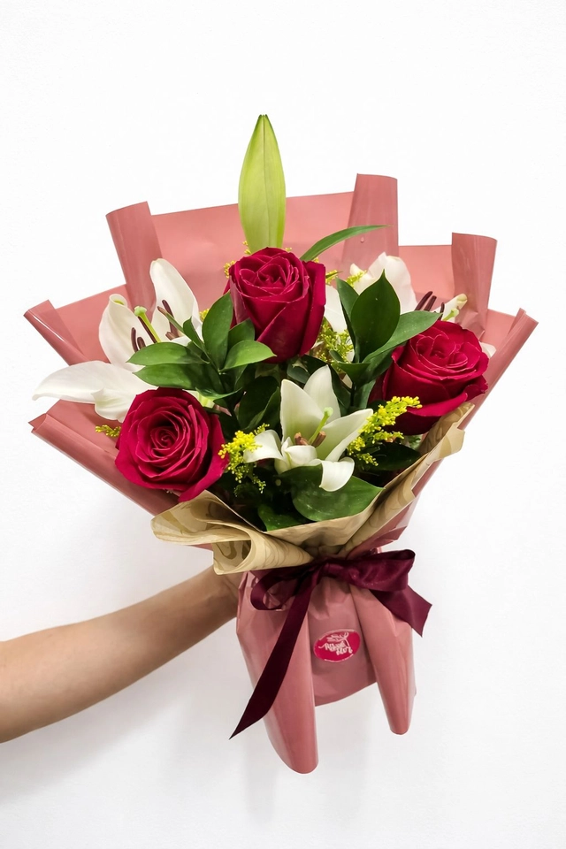 Buquê de Lírios e Rosas Vermelhas "Admiração" (Grande)