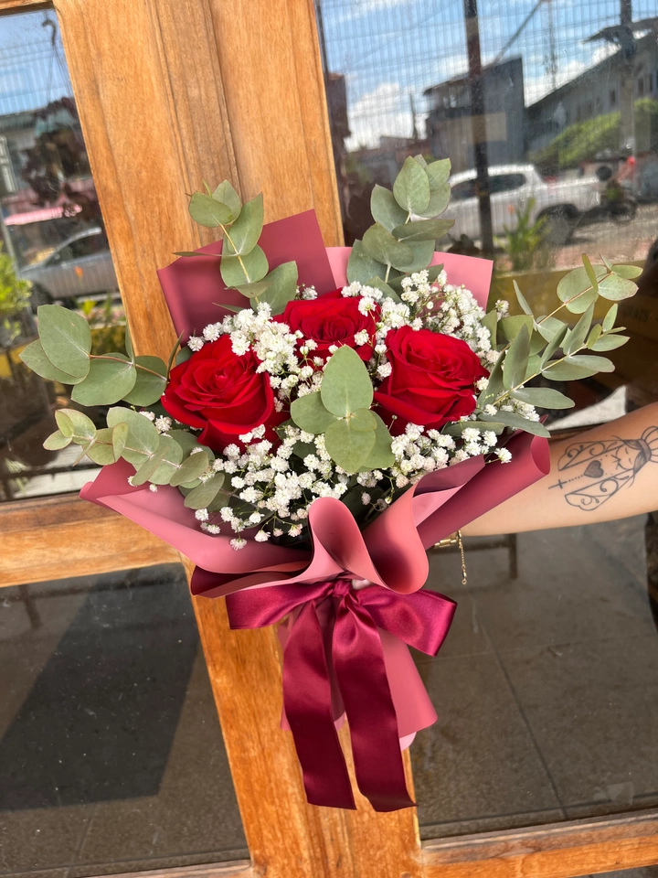 Buquê “Essência” (com 3 Rosas vermelhas importadas)  – Especial Dia das Mães - imagem 1