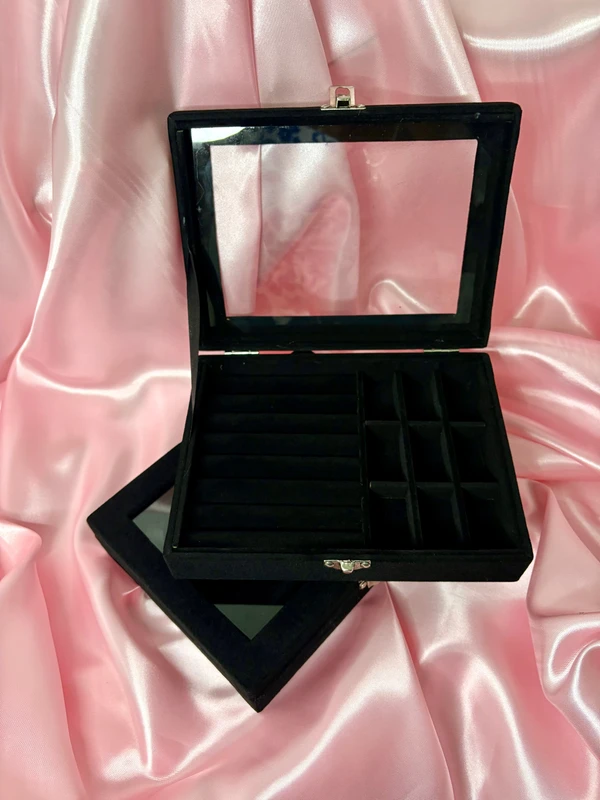 Porta joias com visor preto 