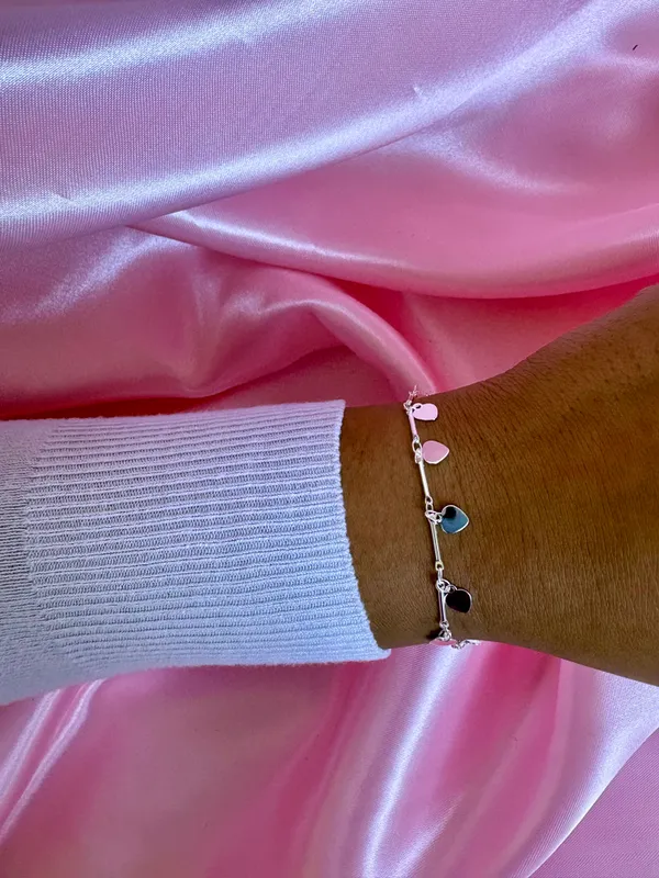 pulseira corações pendurados 