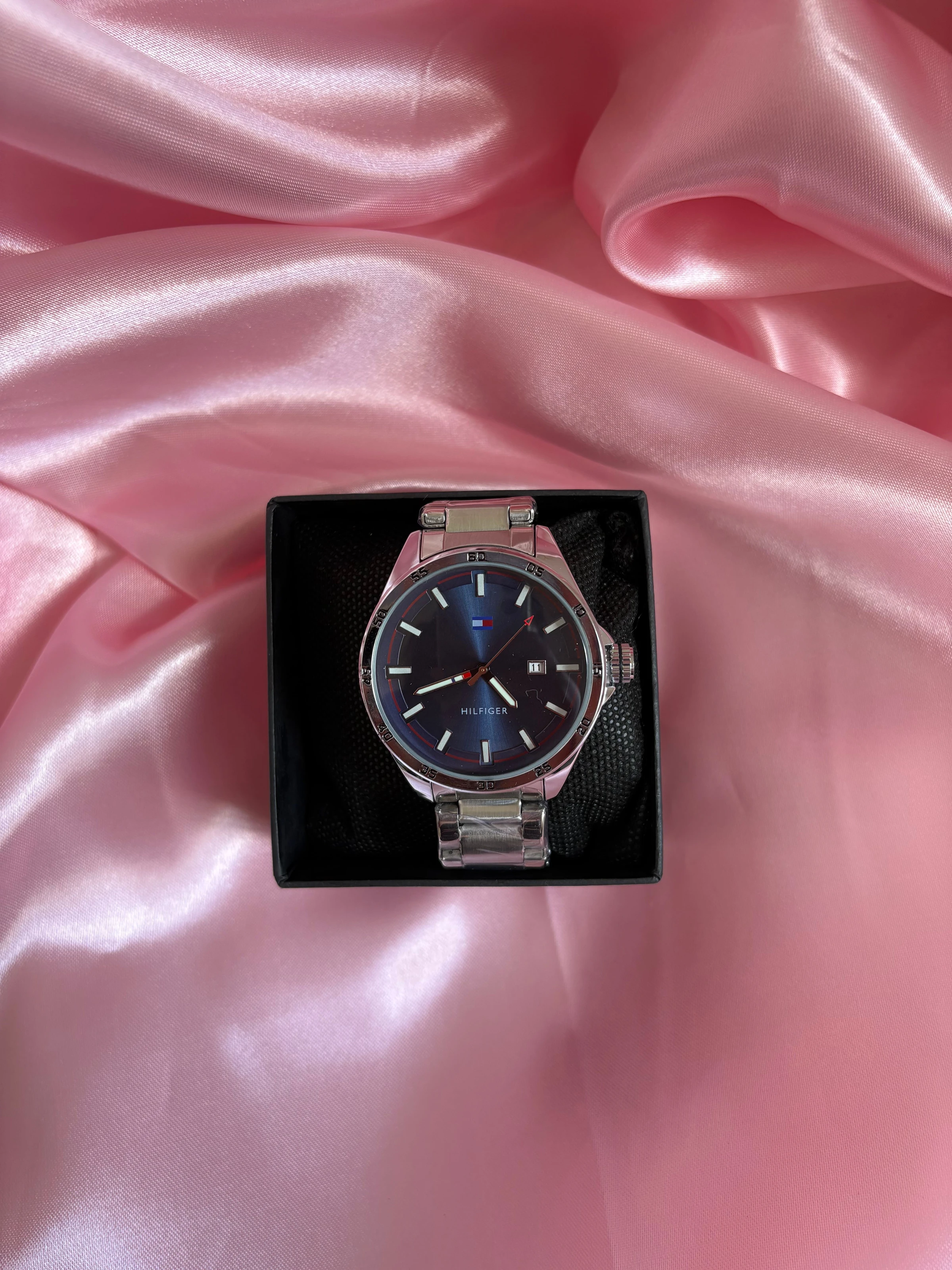 Relógio masculino Hilfiger prata fundo azul  - 1
