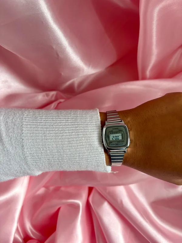 Relógio casio mini prata fundo prata 