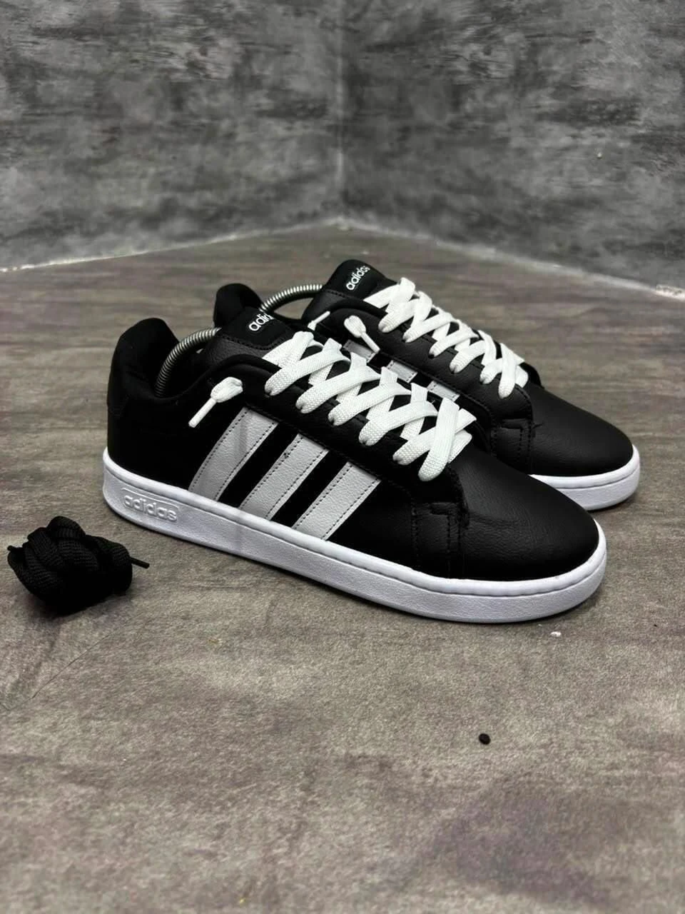Tênis adidas classic - 1