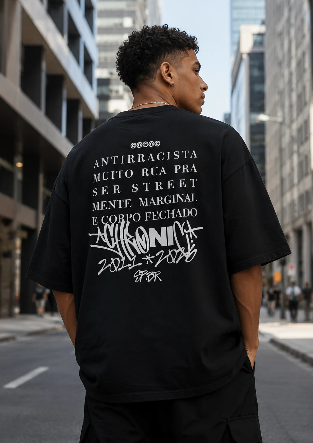 Camiseta oversized chronic antirracista - 1