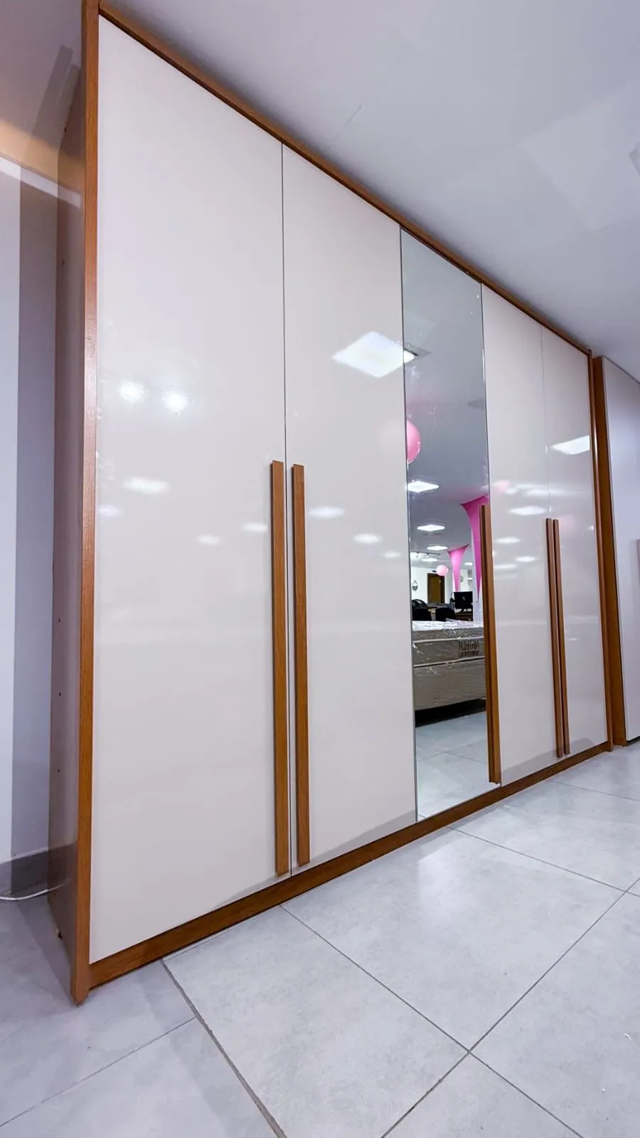 ROUPEIRO GELLY 100% MDF - 2